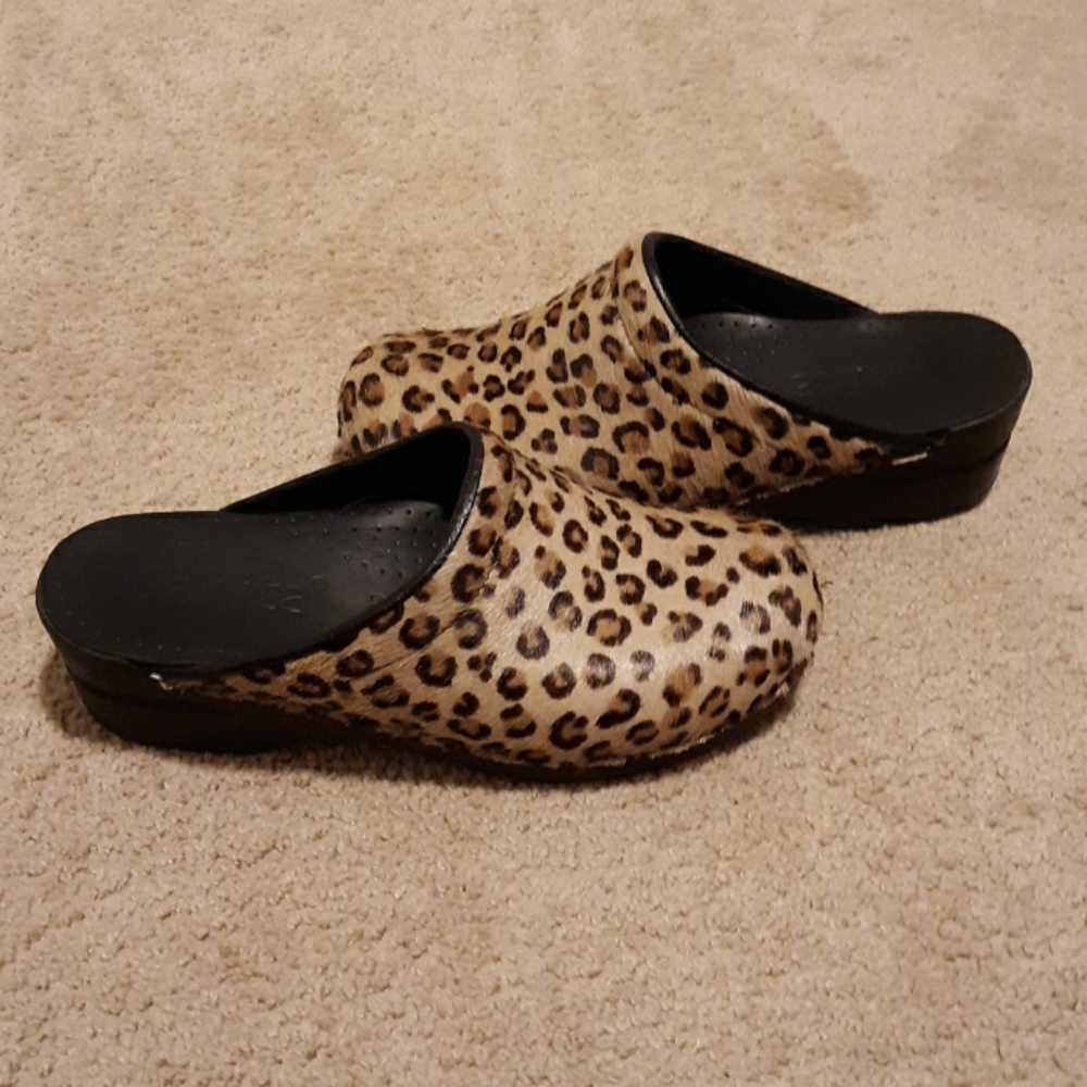 Sanita leopard print clog